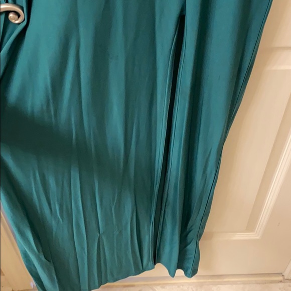 Green peephole evening dress - Picture 2 of 4